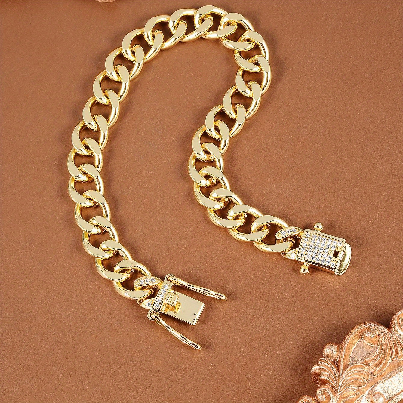 Chunky Golden Chain Bracelet with Sparkling Accents